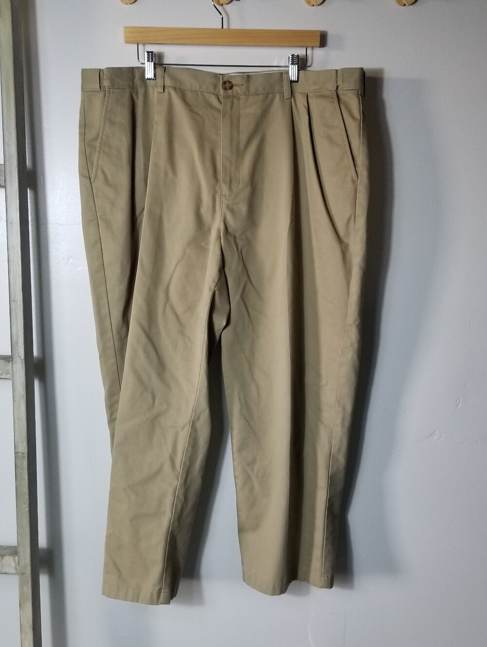 L.L. BEAN MEN'S KHAKI COTTON PANTS COMFORT WAIST SIZE 42X28